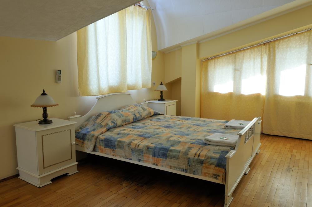 Family Hotel Prolet Shumen Exteriör bild